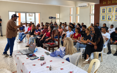 IFP y PRSC realizan taller de redes sociales e inteligencia artificial en Villa Isabela